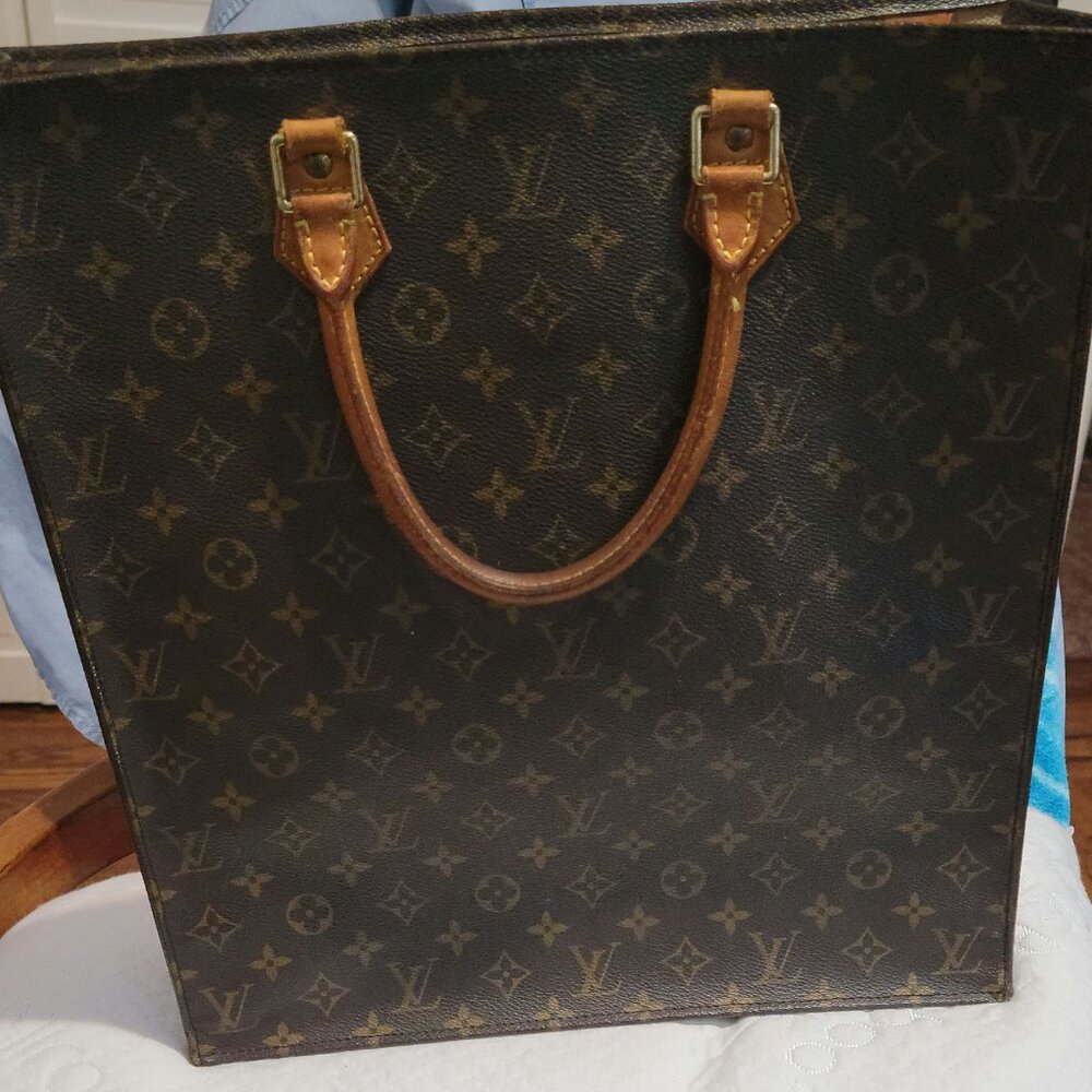 Louis Vuitton - Picture 4 of 4
